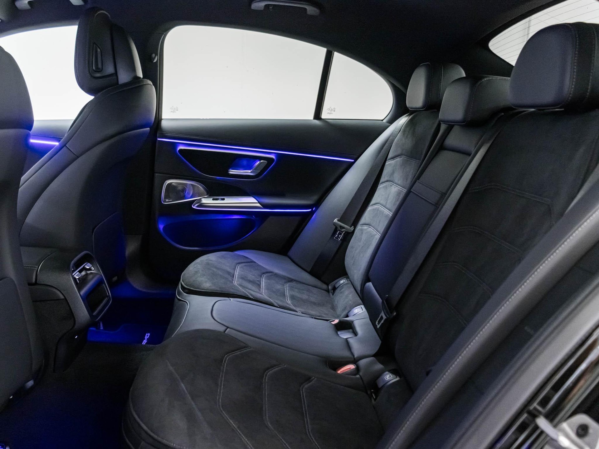MERCEDES-BENZ E 220 d 4MATIC-image-7