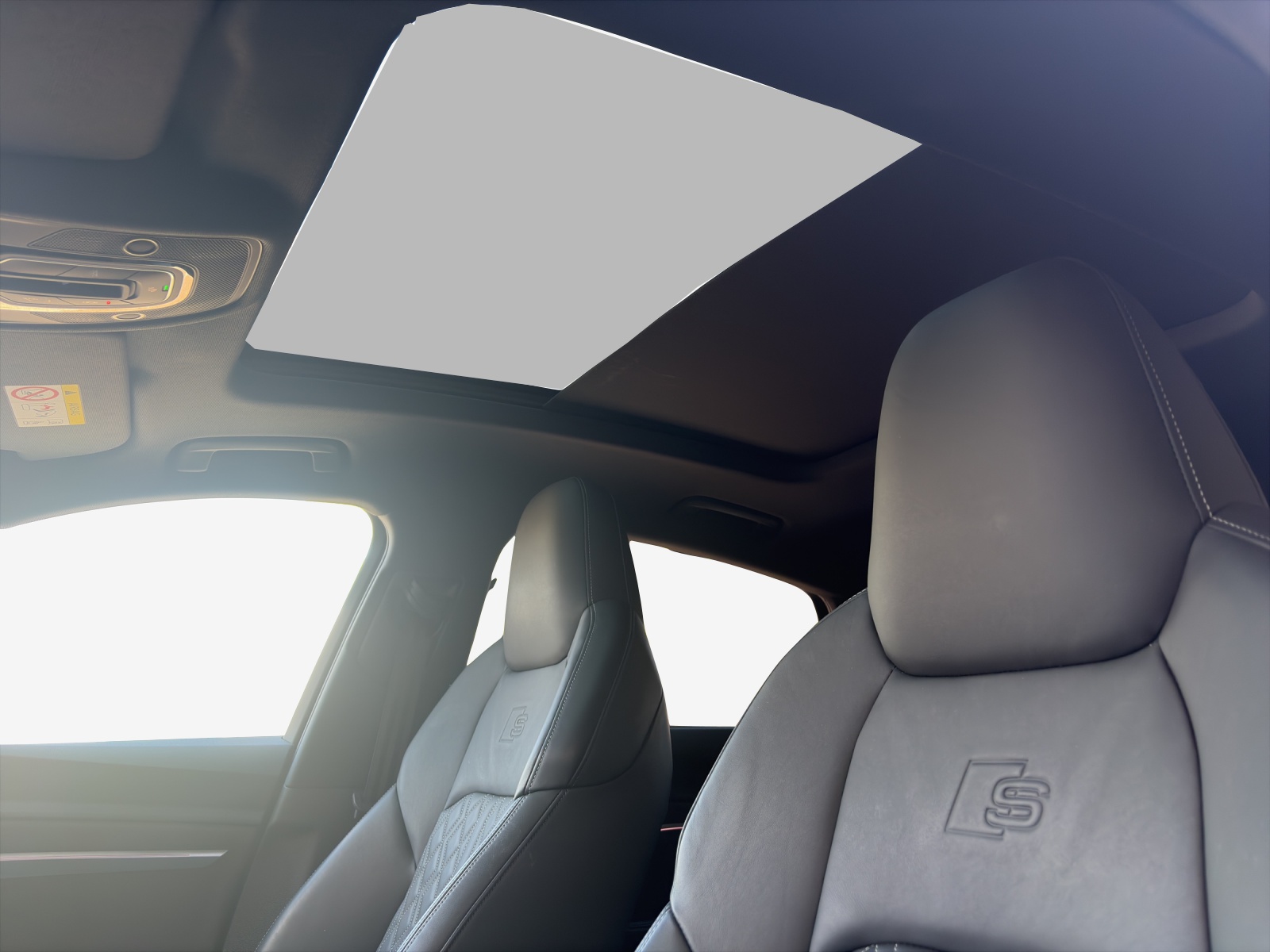 AUDI e-tron S Sportback quattro-image-14