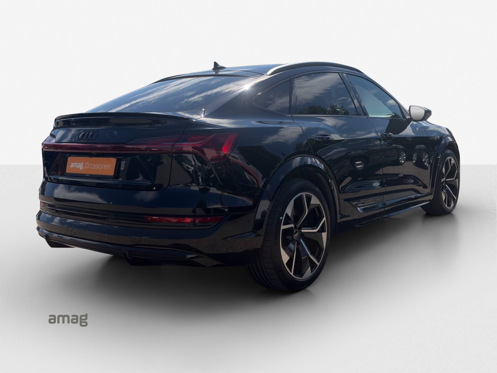 AUDI e-tron S Sportback quattro-image-5