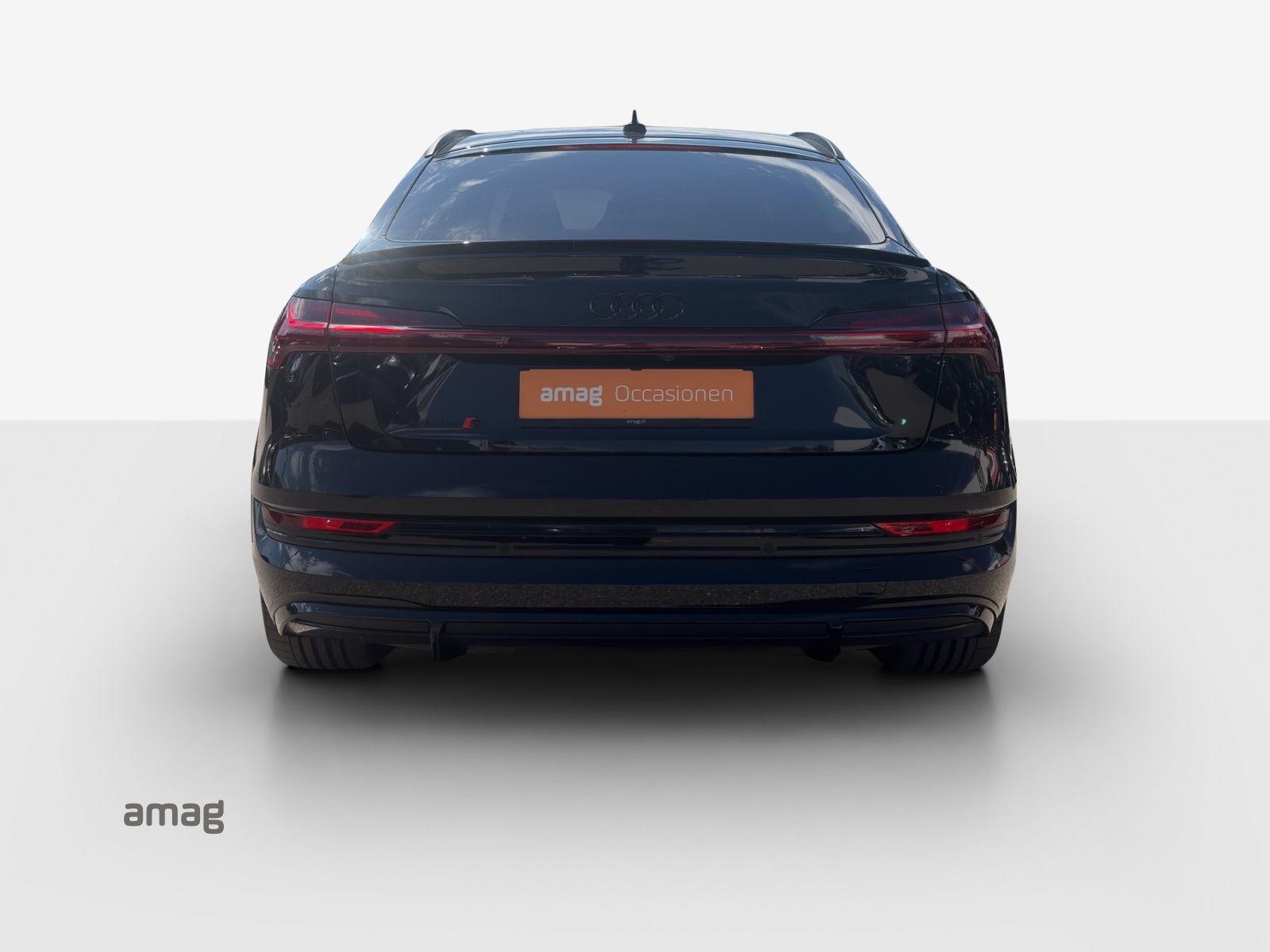AUDI e-tron S Sportback quattro-image-4