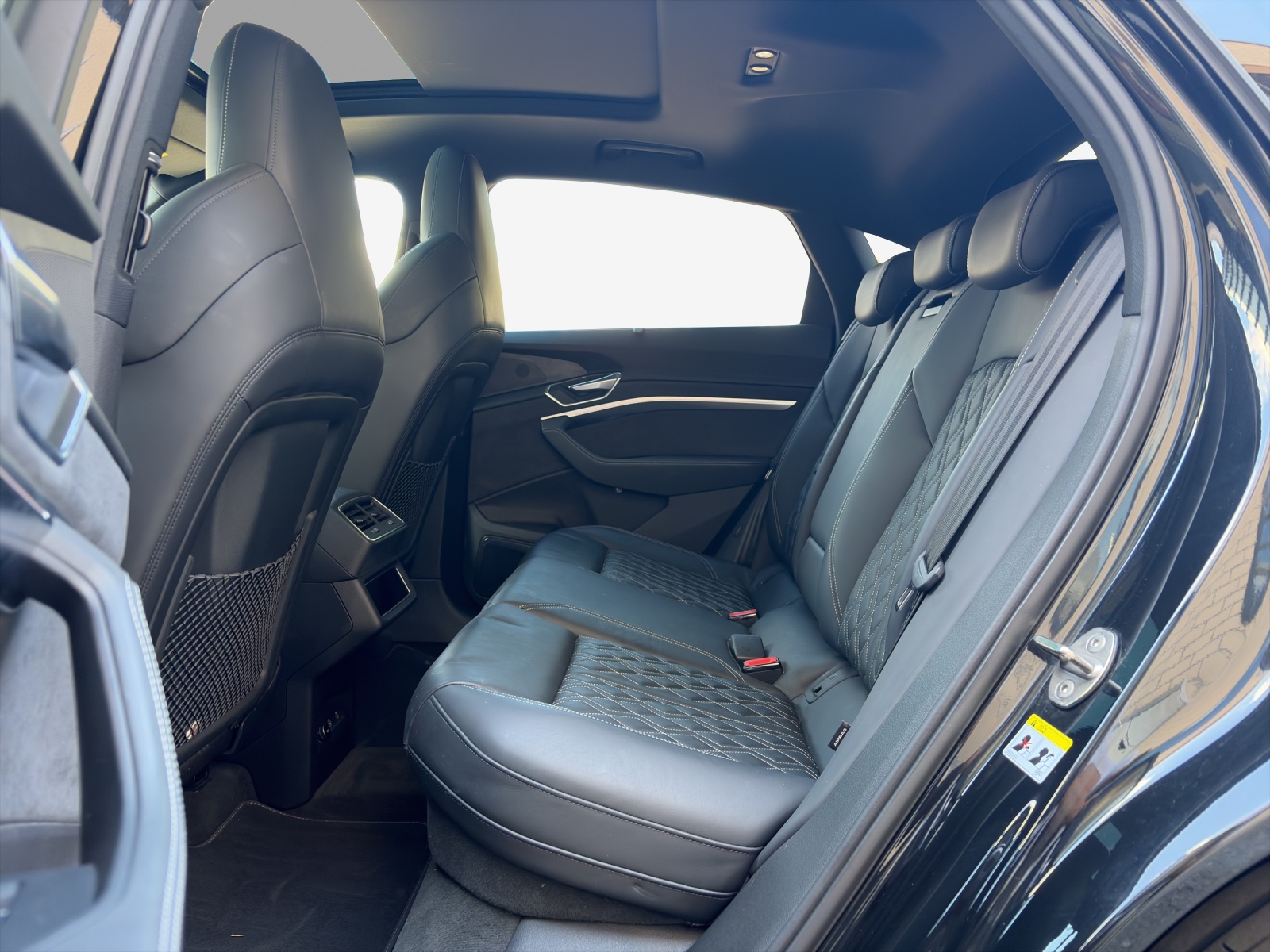 AUDI e-tron S Sportback quattro-image-12