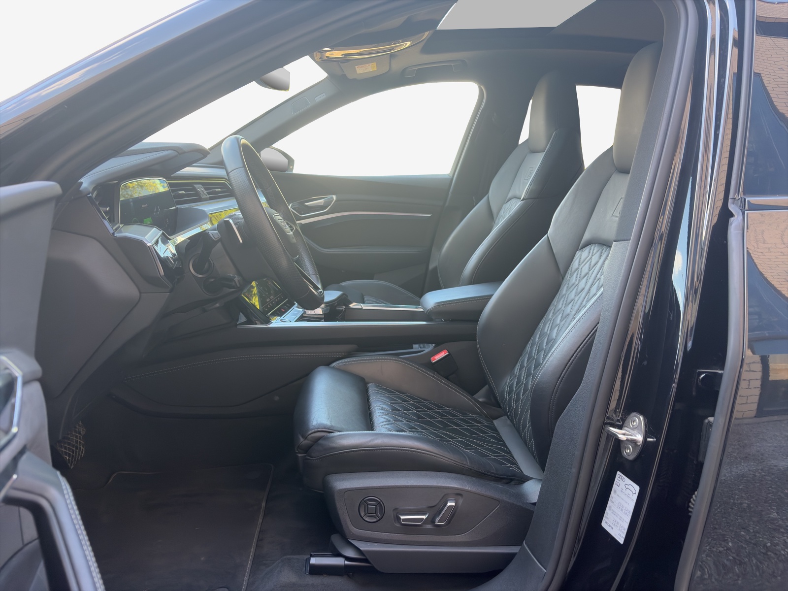 AUDI e-tron S Sportback quattro-image-8