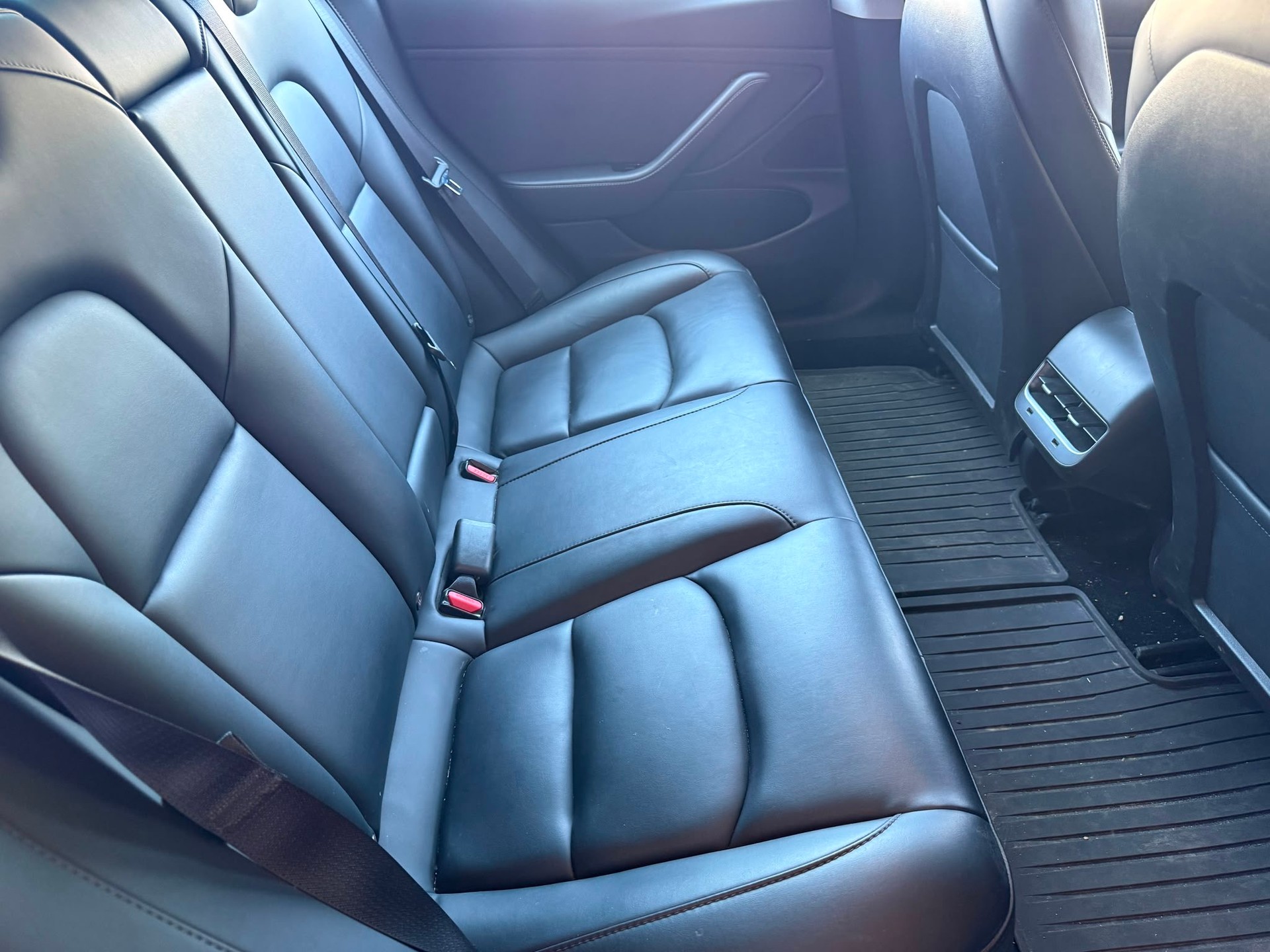 TESLA Model 3 Long Range Dual Motor AWD-image-19