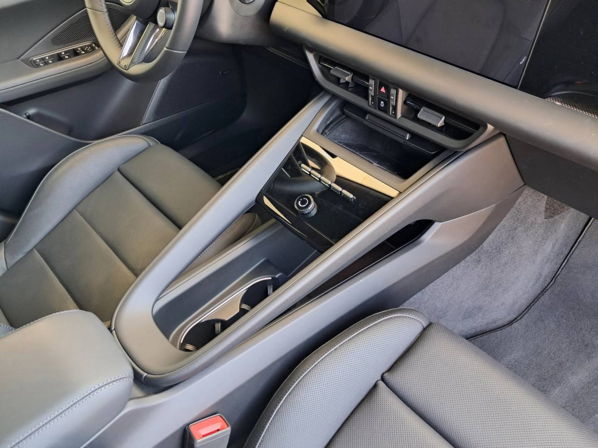 PORSCHE Macan 4-image-27