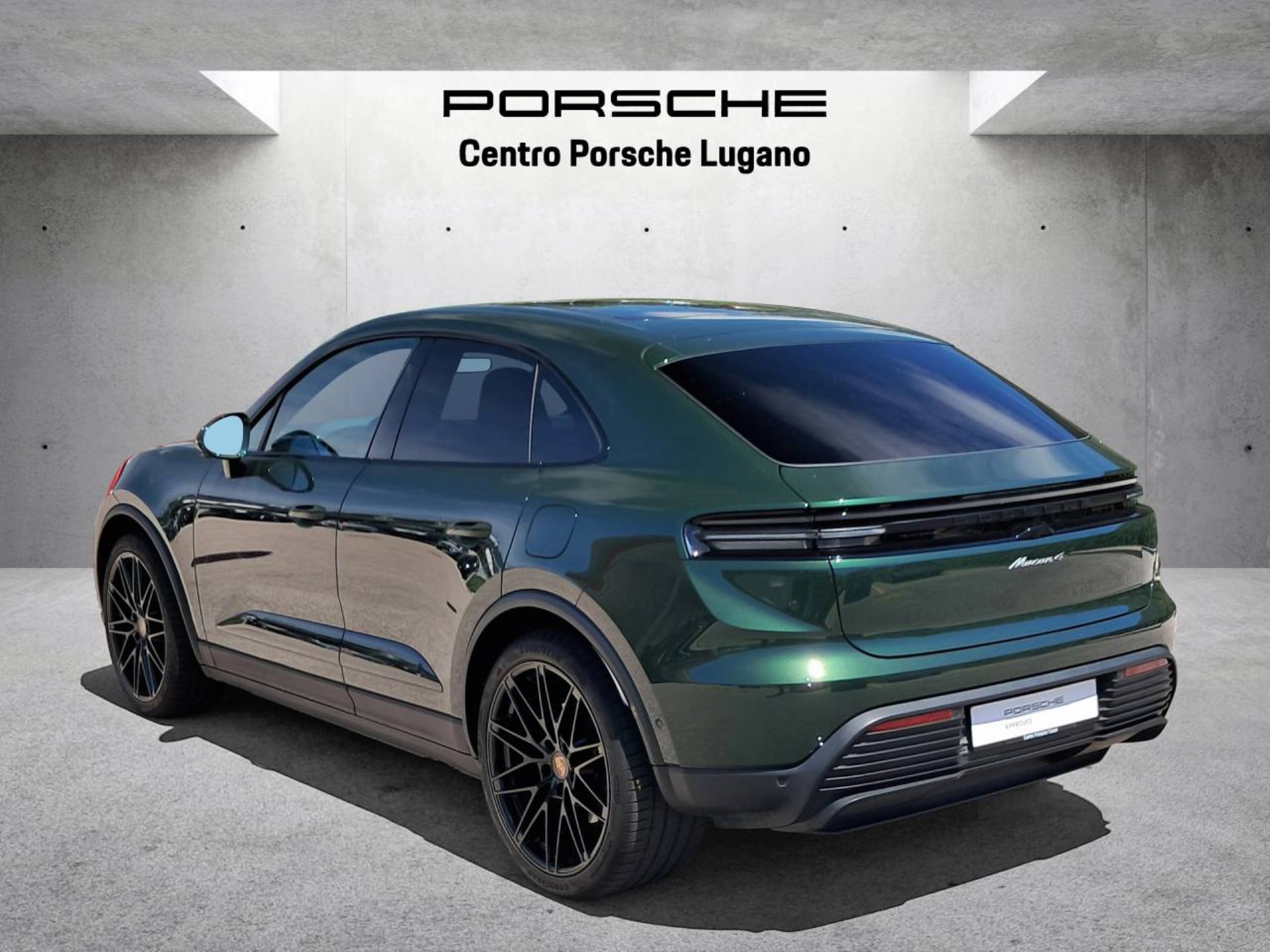 PORSCHE Macan 4-image-6