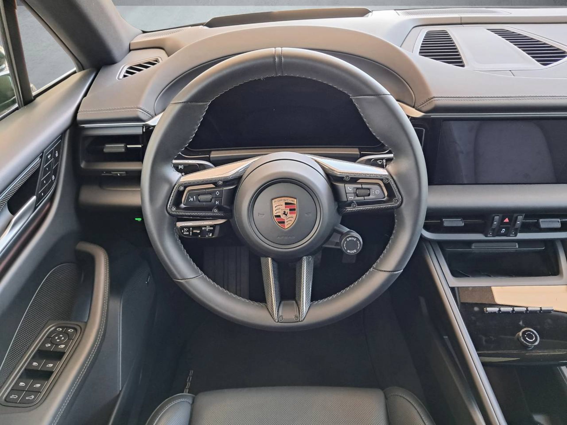 PORSCHE Macan 4-image-12