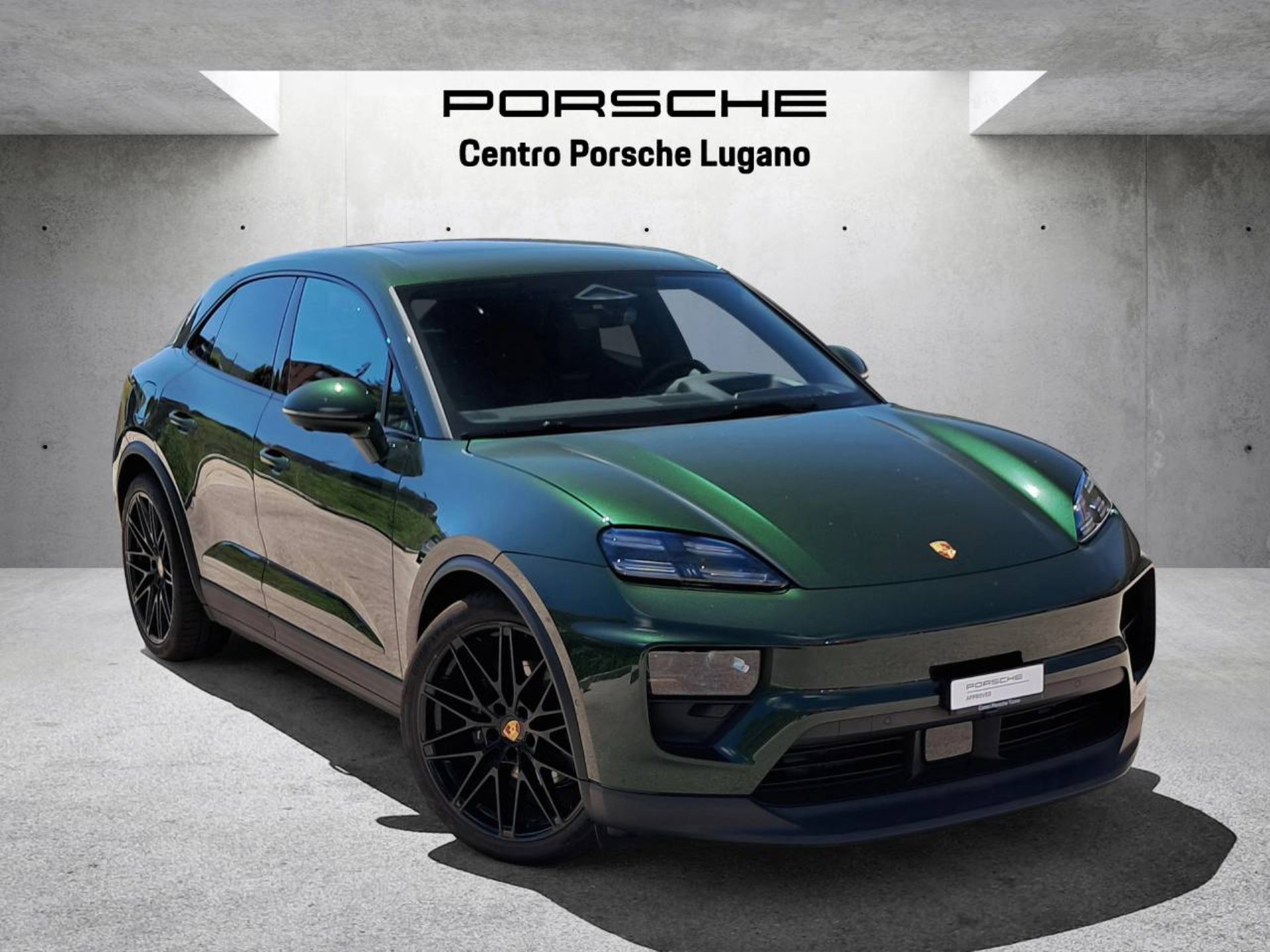 PORSCHE Macan 4-image-0