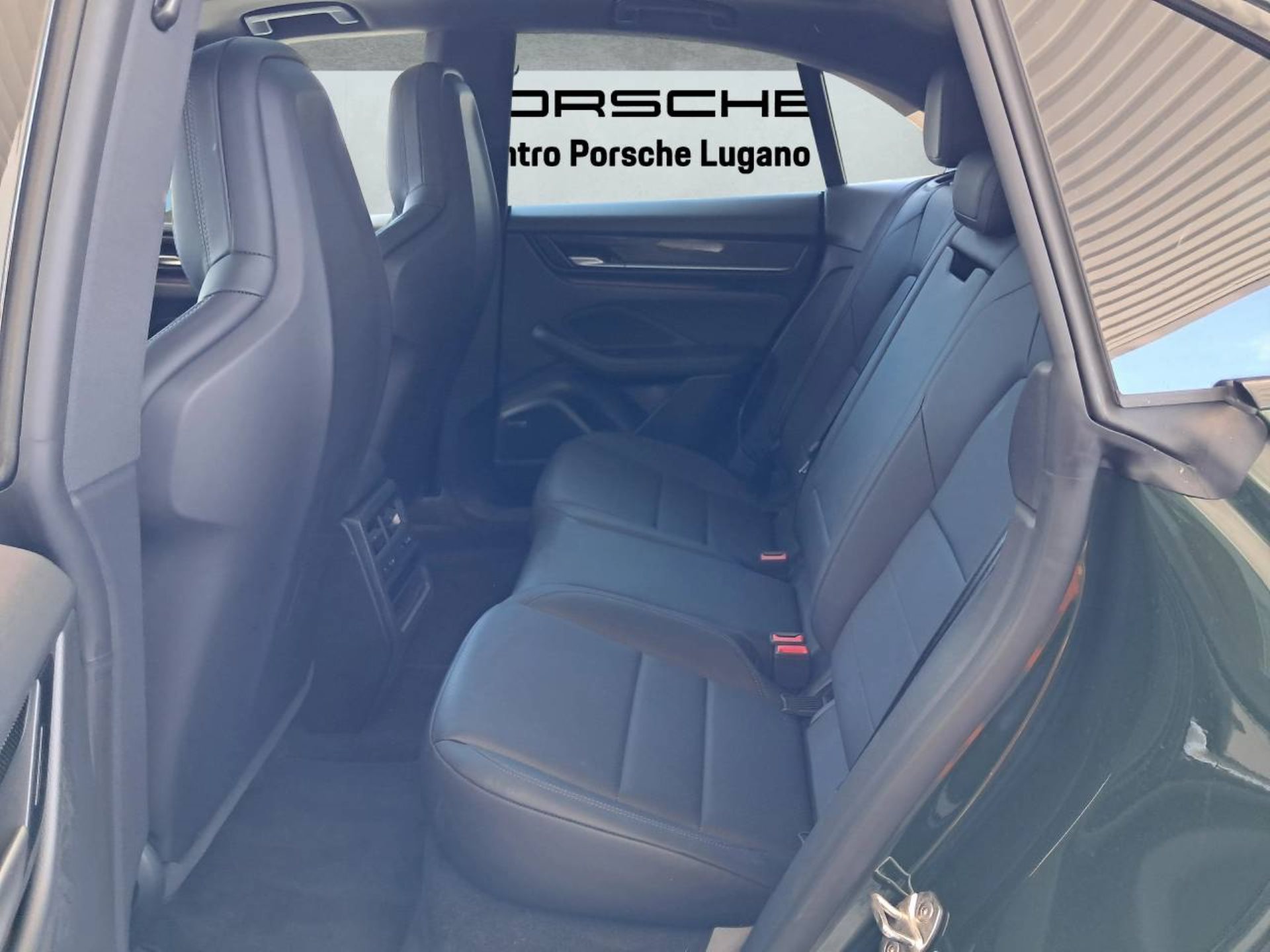 PORSCHE Macan 4-image-16