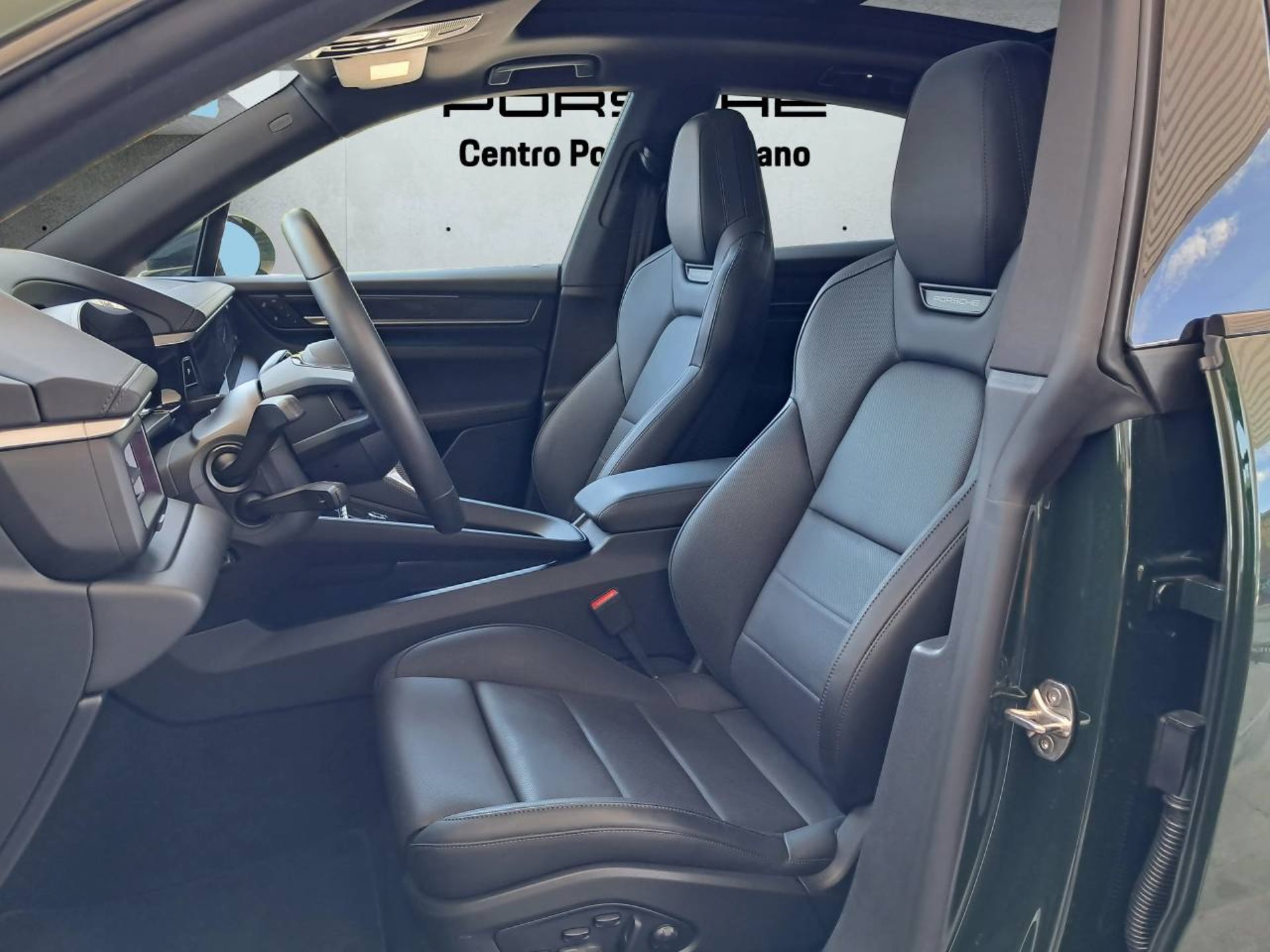 PORSCHE Macan 4-image-4