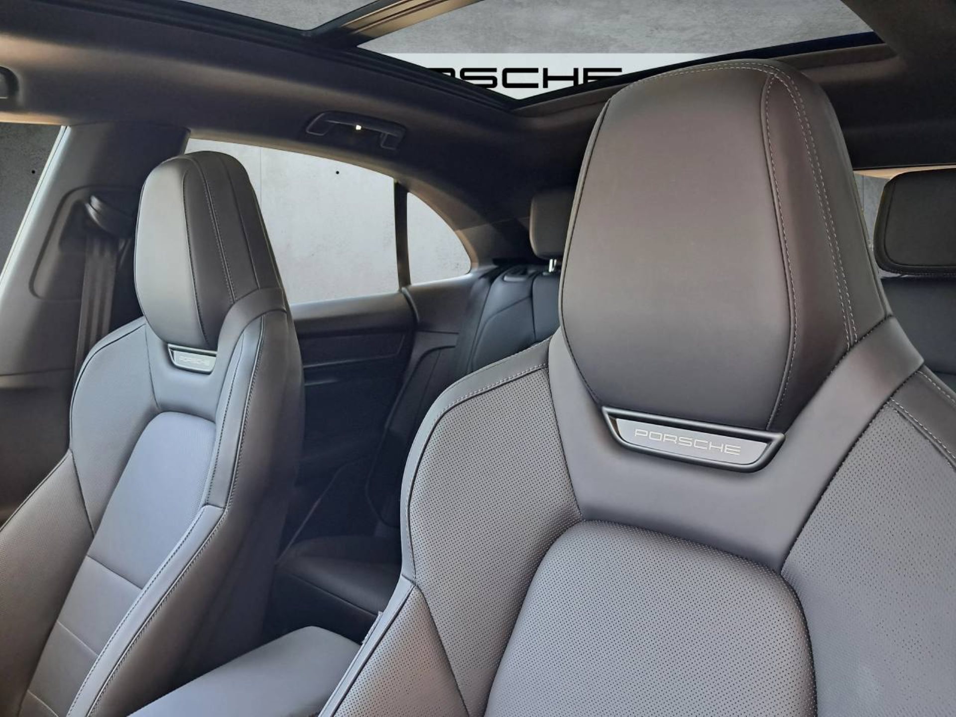PORSCHE Macan 4-image-26
