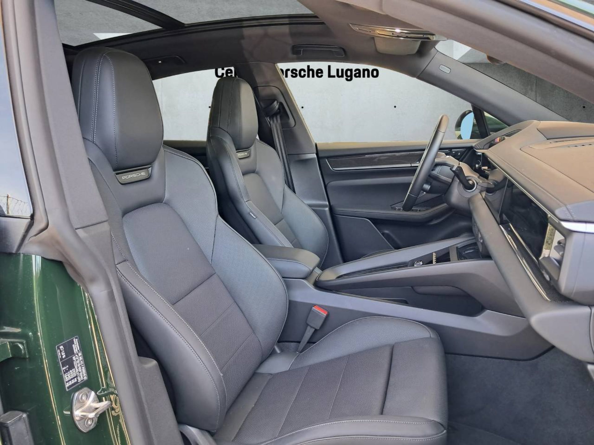 PORSCHE Macan 4-image-14