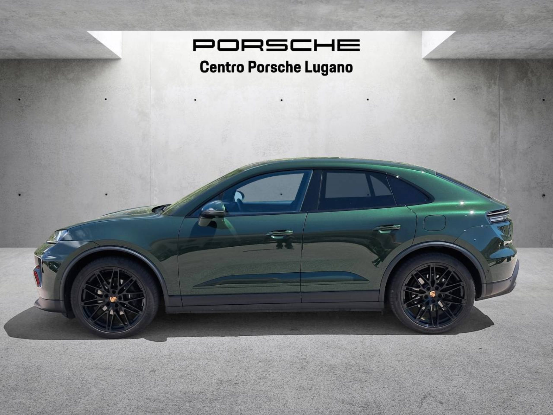 PORSCHE Macan 4-image-1