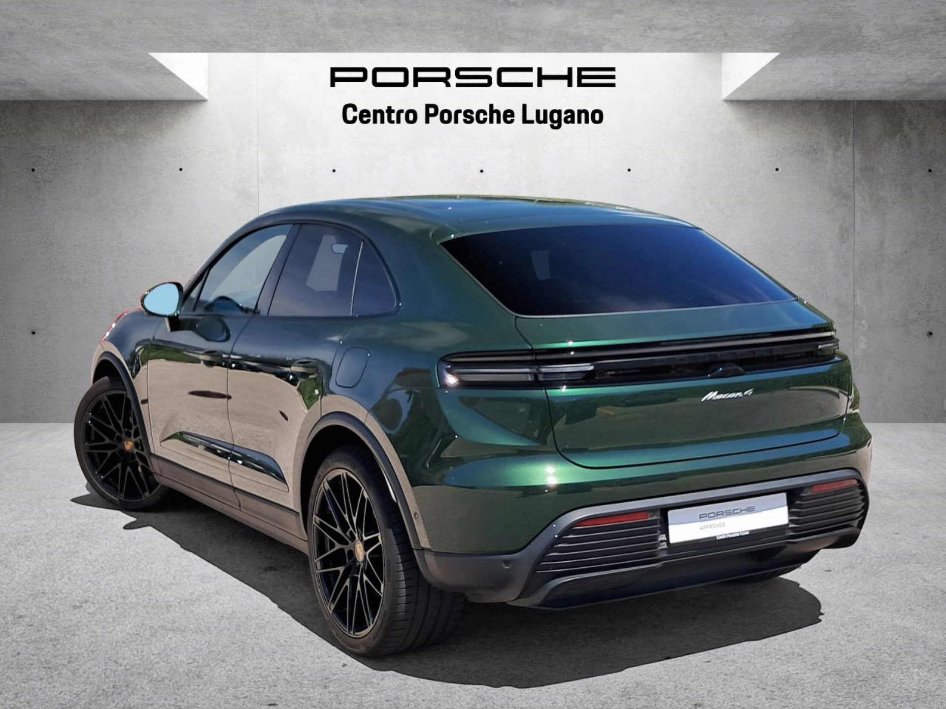 PORSCHE Macan 4-image-2