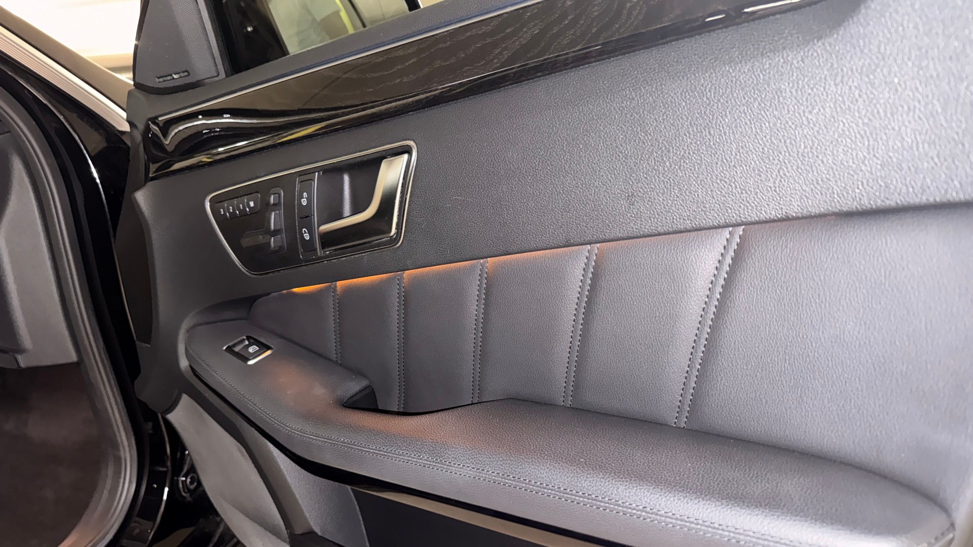 MERCEDES-BENZ E 500 V8 BlueEF Avantg. 4matic-image-12