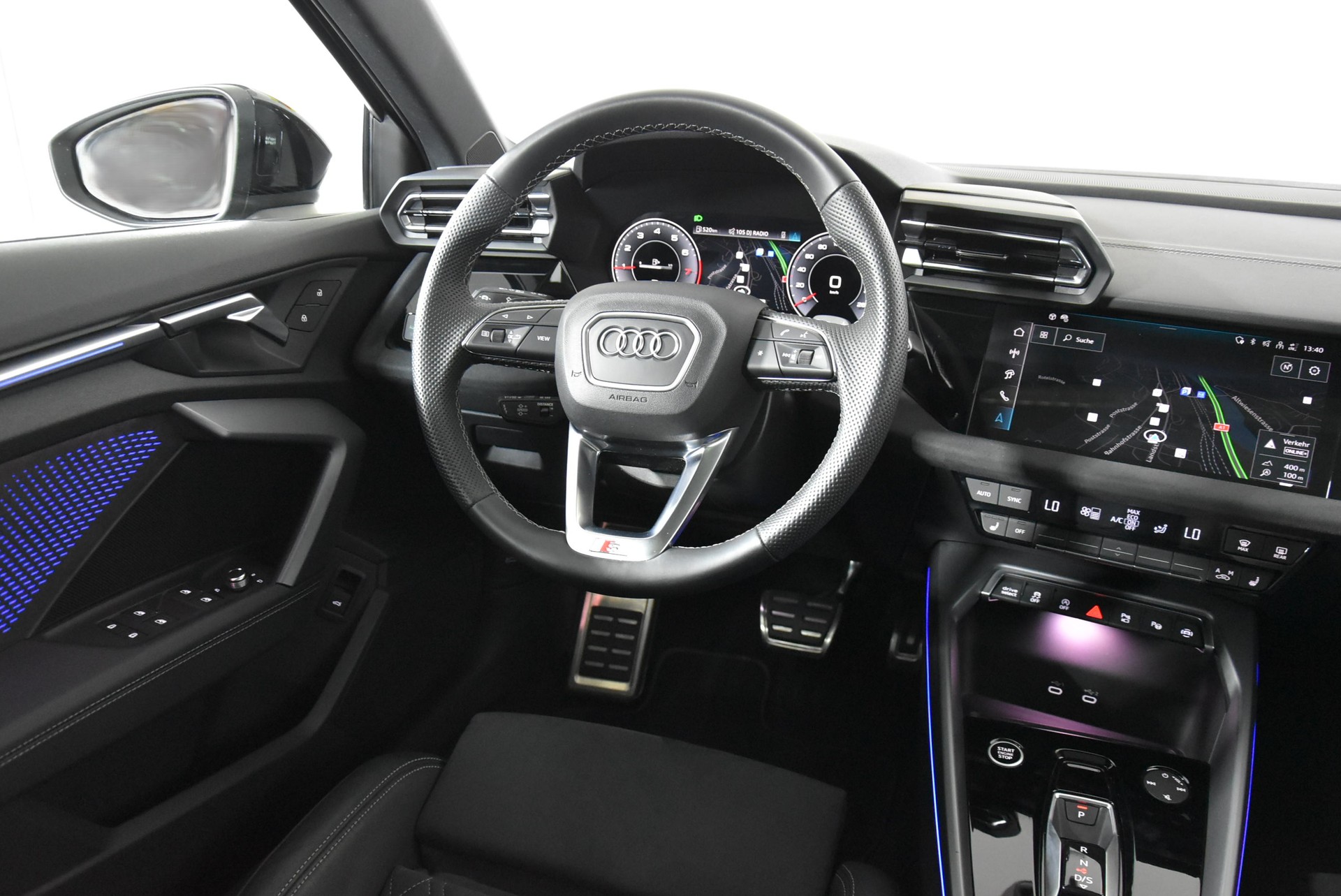 AUDI A3 Sportback 35 TFSI S line Attraction S-tronic-image-4