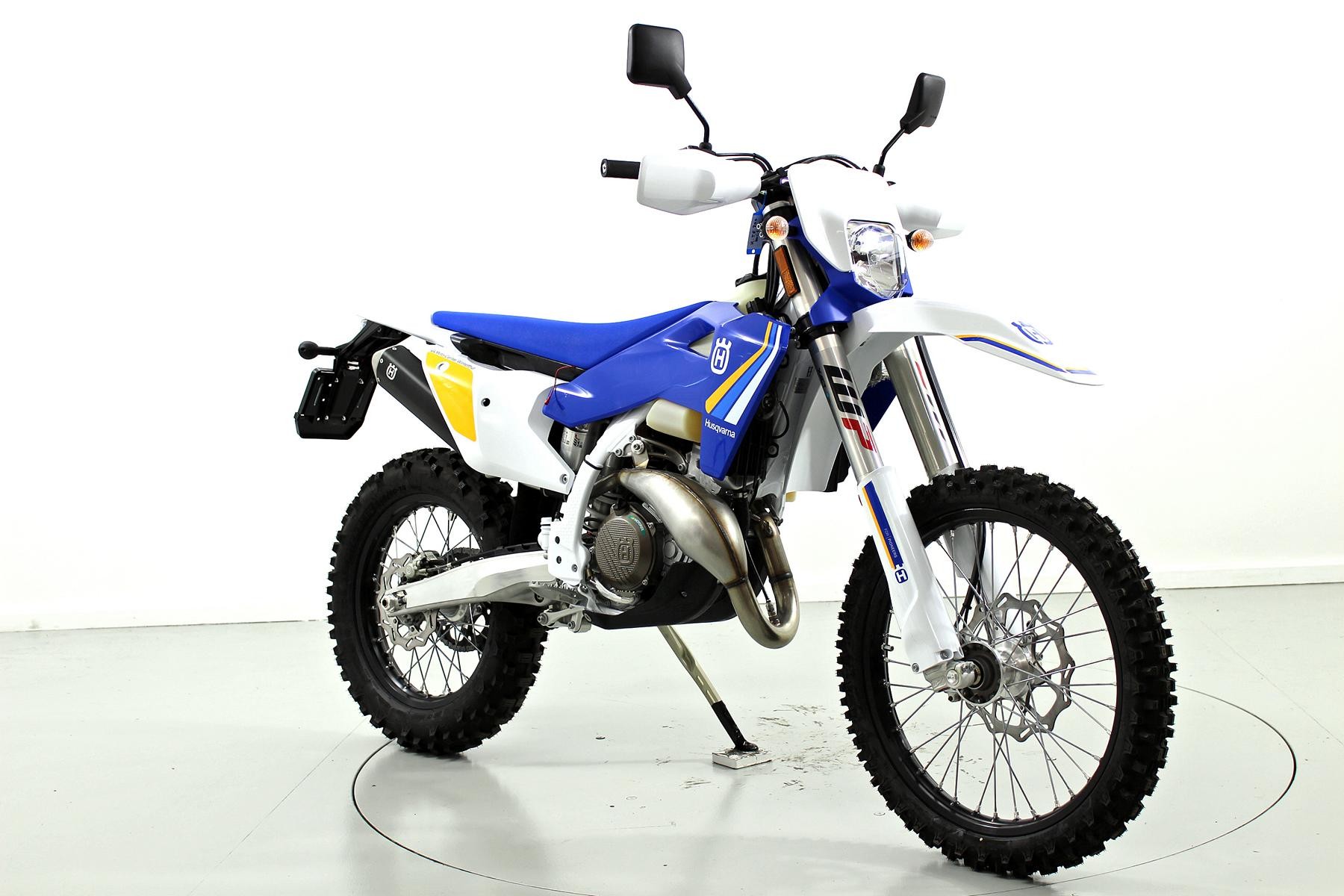 HUSQVARNA TE 300i 2t Heritage-showroom-element-1