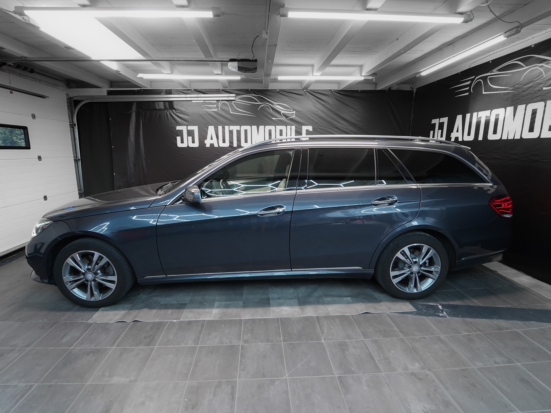 MERCEDES-BENZ E 350 BlueTEC Avantgarde 4Matic 7G-Tronic-image-4