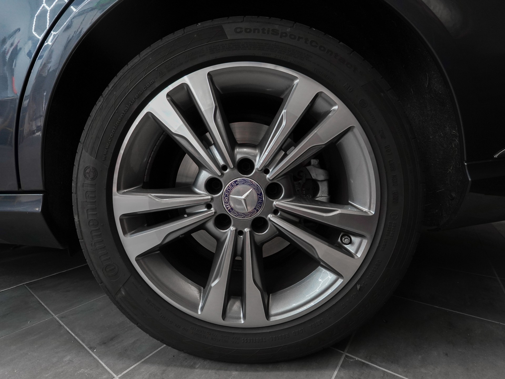 MERCEDES-BENZ E 350 BlueTEC Avantgarde 4Matic 7G-Tronic-image-13