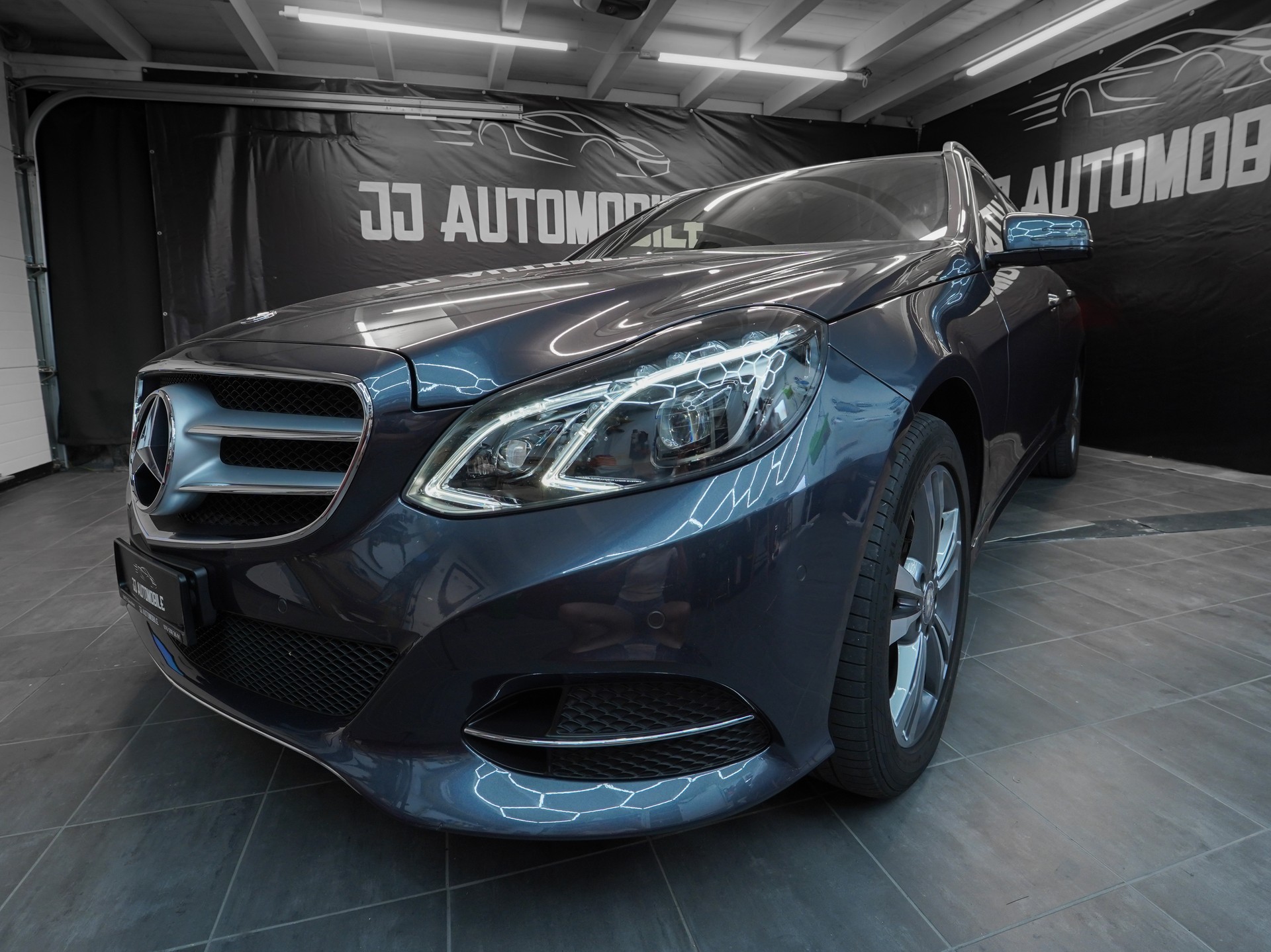 MERCEDES-BENZ E 350 BlueTEC Avantgarde 4Matic 7G-Tronic-image-2