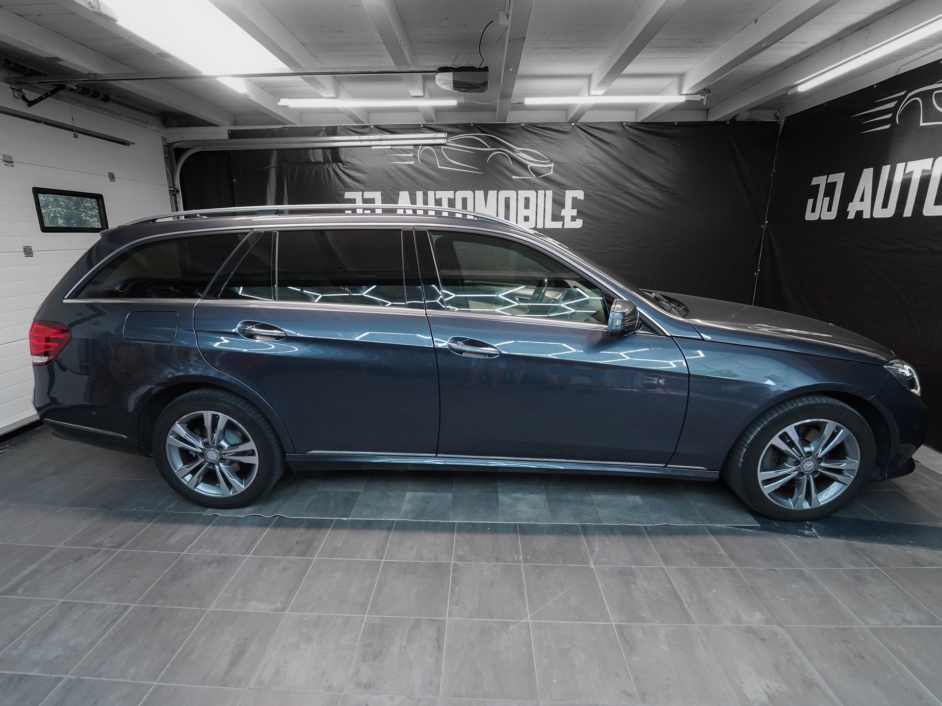 MERCEDES-BENZ E 350 BlueTEC Avantgarde 4Matic 7G-Tronic-image-6