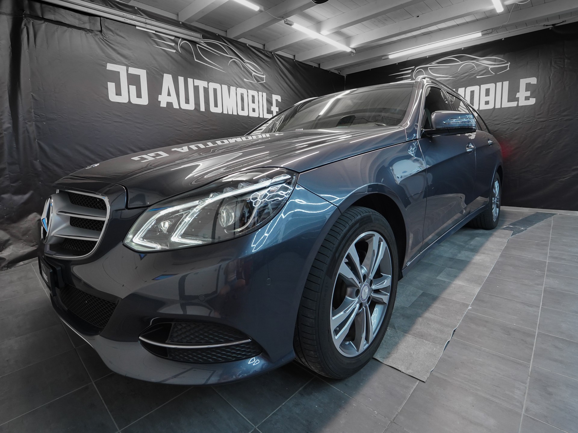 MERCEDES-BENZ E 350 BlueTEC Avantgarde 4Matic 7G-Tronic-image-5