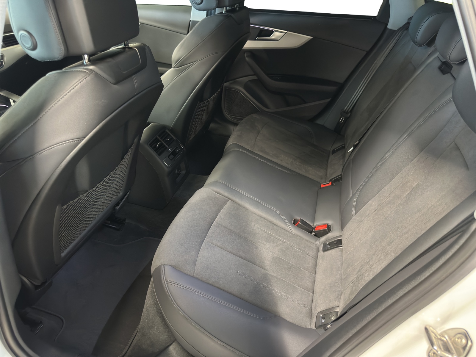 AUDI A4 allroad 40 TDI Attraction quattro tiptronic-image-11
