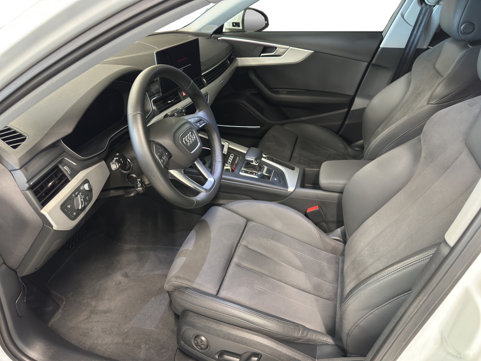 AUDI A4 allroad 40 TDI Attraction quattro tiptronic-image-9
