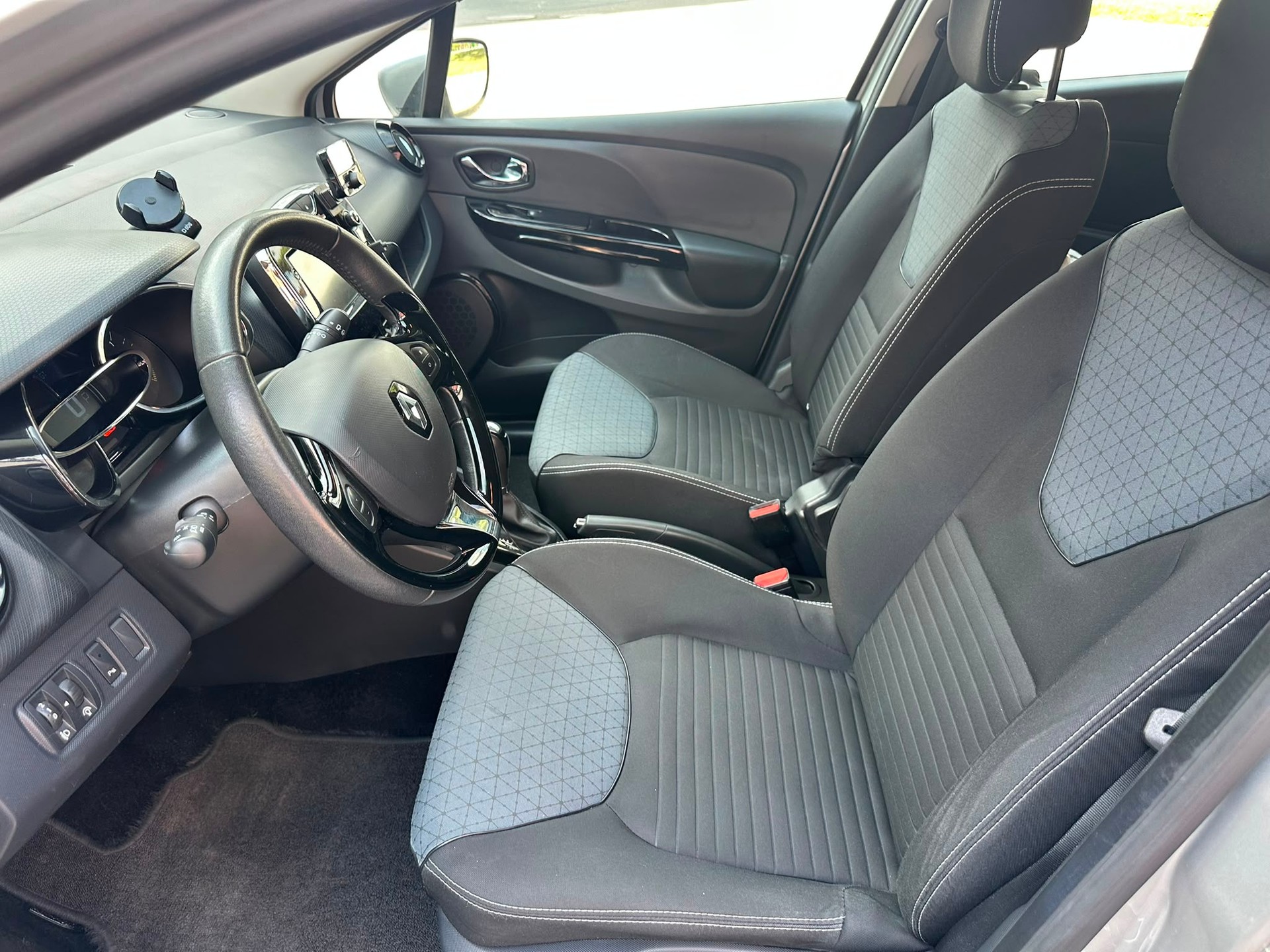 RENAULT Clio Grandtour 1.2 16V T Dynamique EDC-image-6