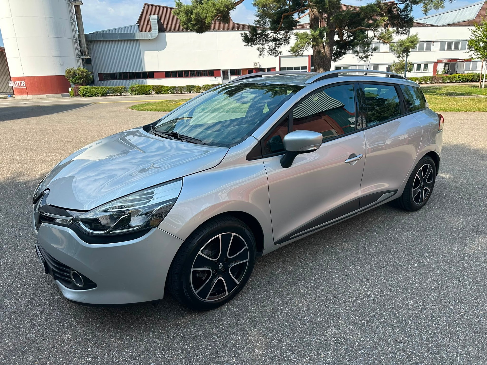 RENAULT Clio Grandtour 1.2 16V T Dynamique EDC-image-1