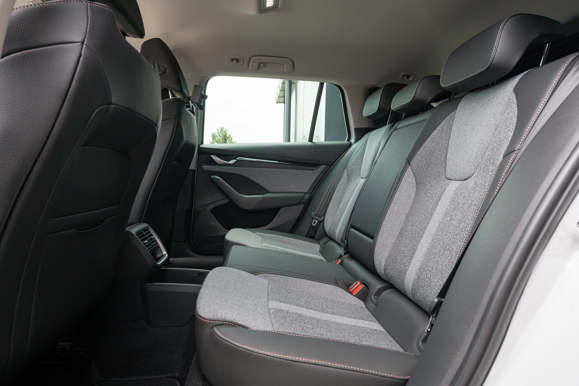 SKODA Octavia Combi 1.5 TSI mHEV DSG Selection-image-11