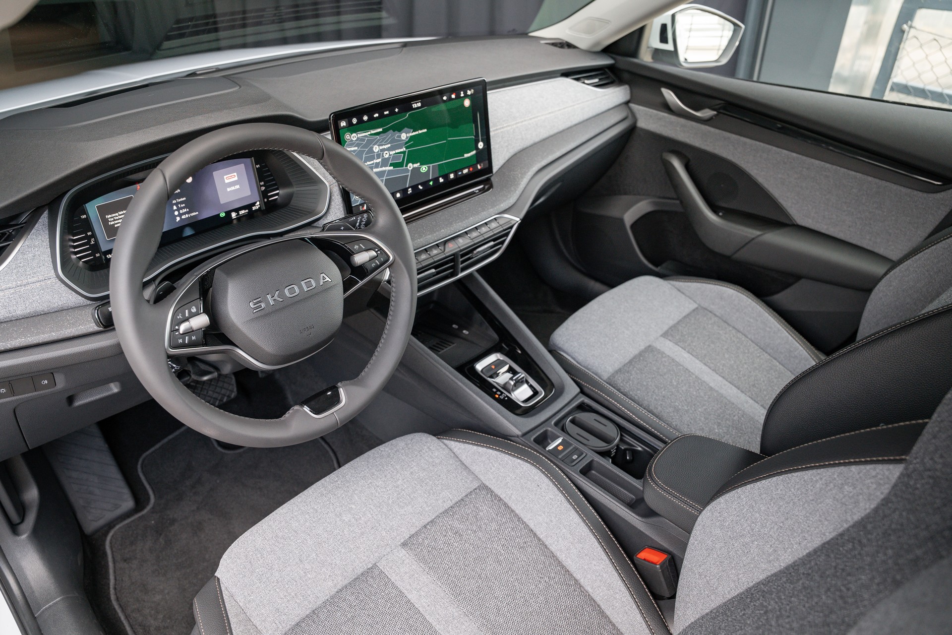 SKODA Octavia Combi 1.5 TSI mHEV DSG Selection-image-12
