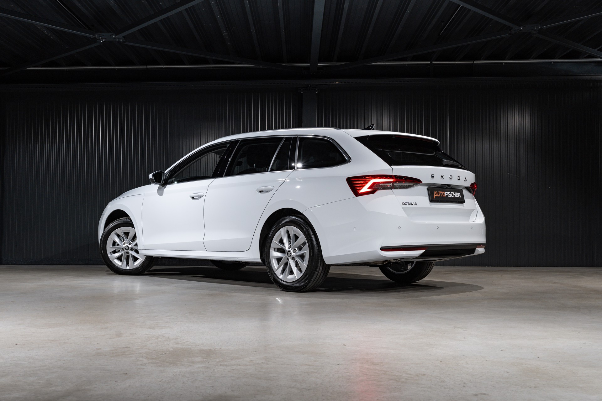 SKODA Octavia Combi 1.5 TSI mHEV DSG Selection-showroom-element-1