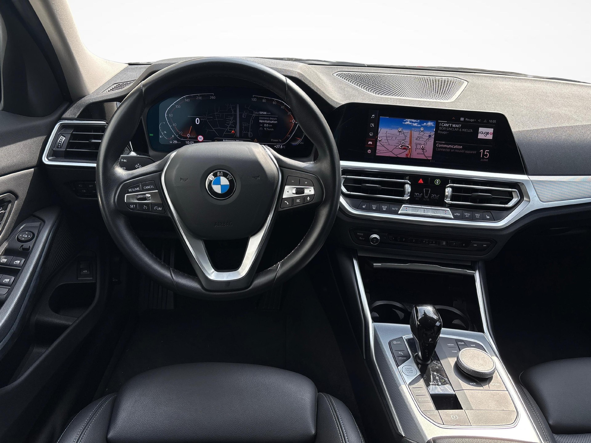 BMW 330i xDrive Touring-image-12
