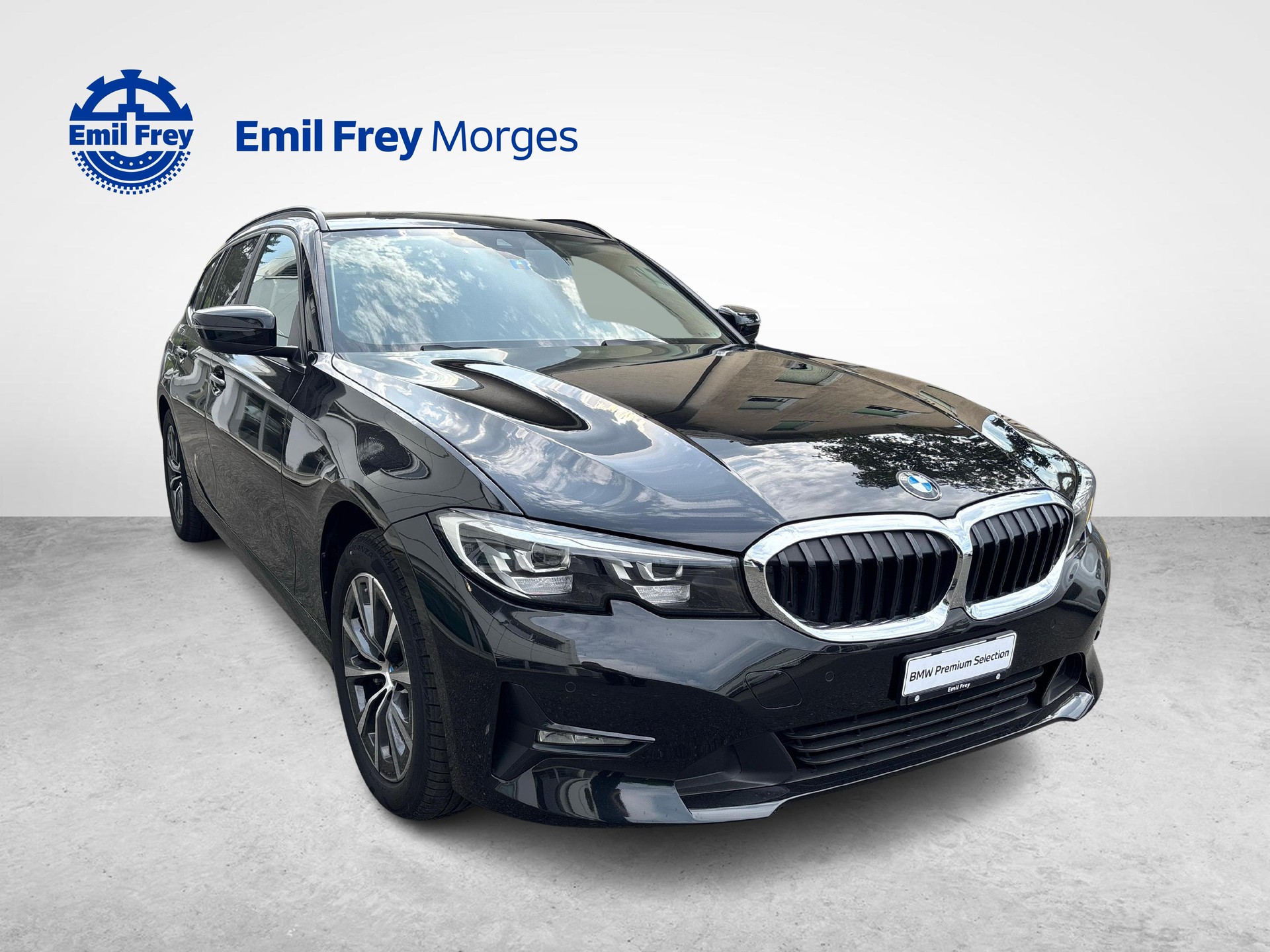BMW 330i xDrive Touring-image-0