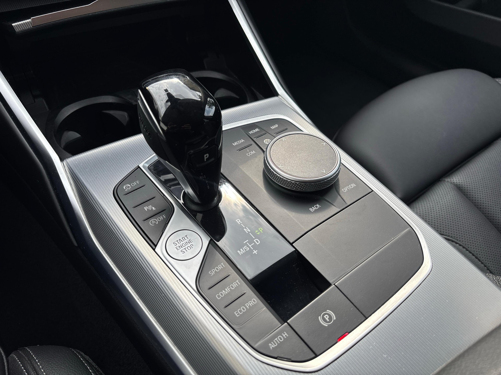 BMW 330i xDrive Touring-image-15