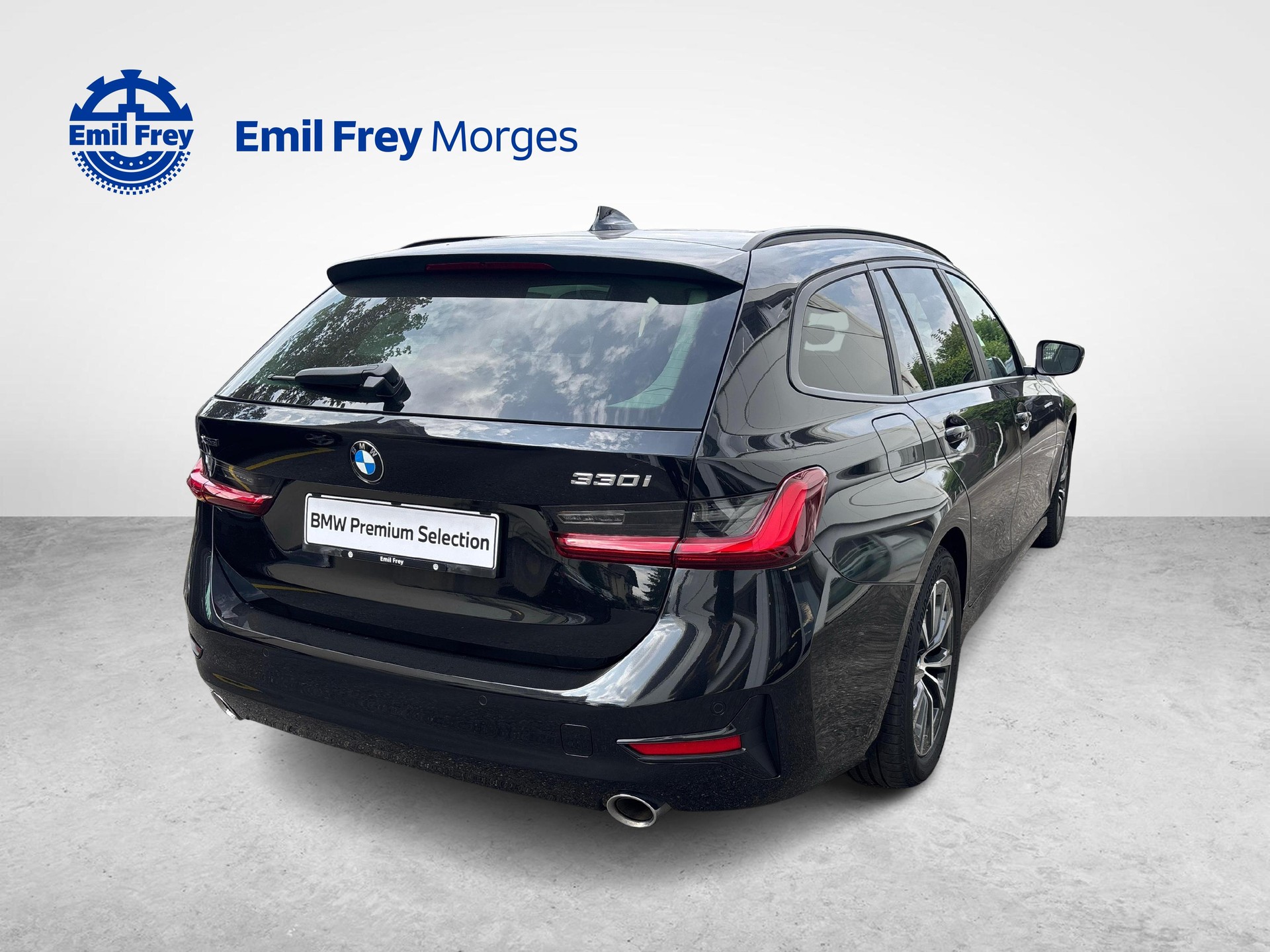 BMW 330i xDrive Touring-image-2