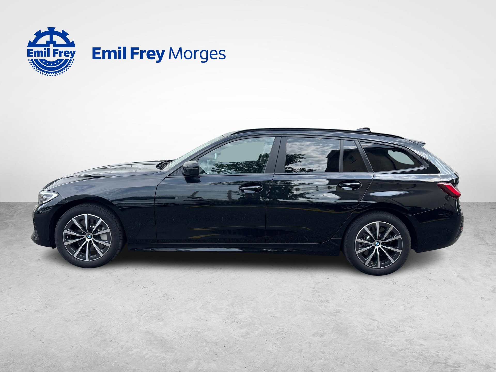 BMW 330i xDrive Touring-image-5
