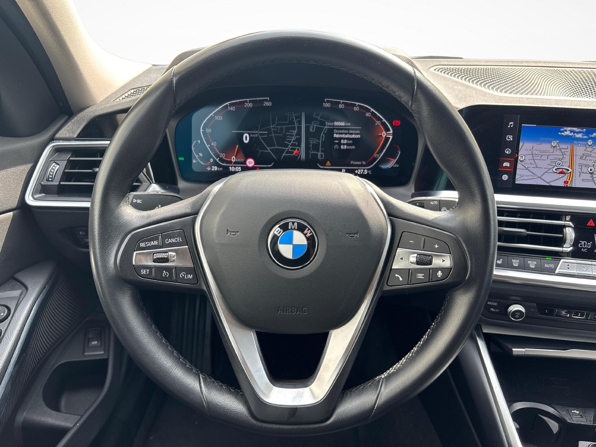 BMW 330i xDrive Touring-image-13