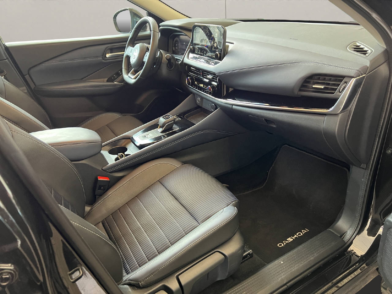 NISSAN Qashqai 1.3 DIG-T 158PS N-Connecta Business-image-20