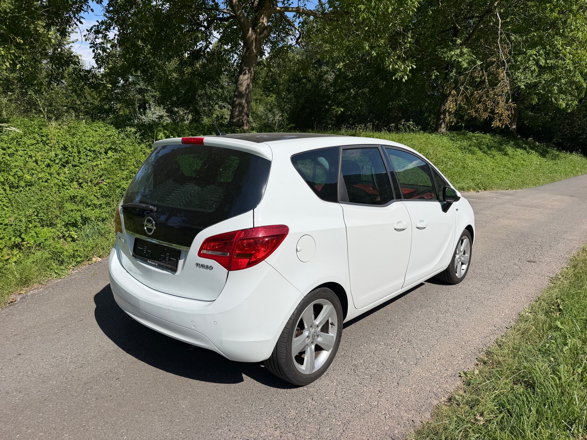 OPEL Meriva 1.4 Turbo Anniversary Edition-image-3