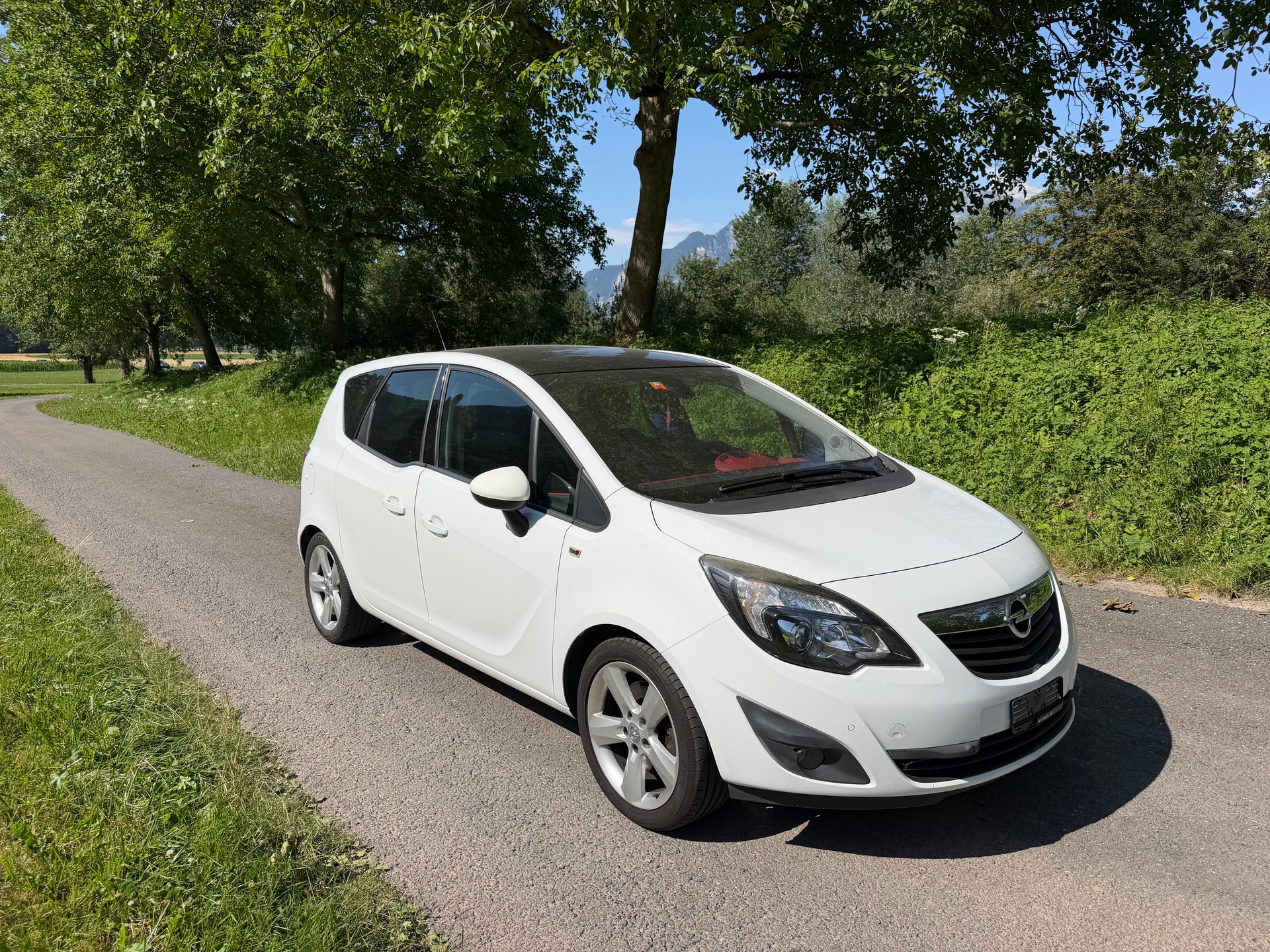 OPEL Meriva 1.4 Turbo Anniversary Edition-image-2