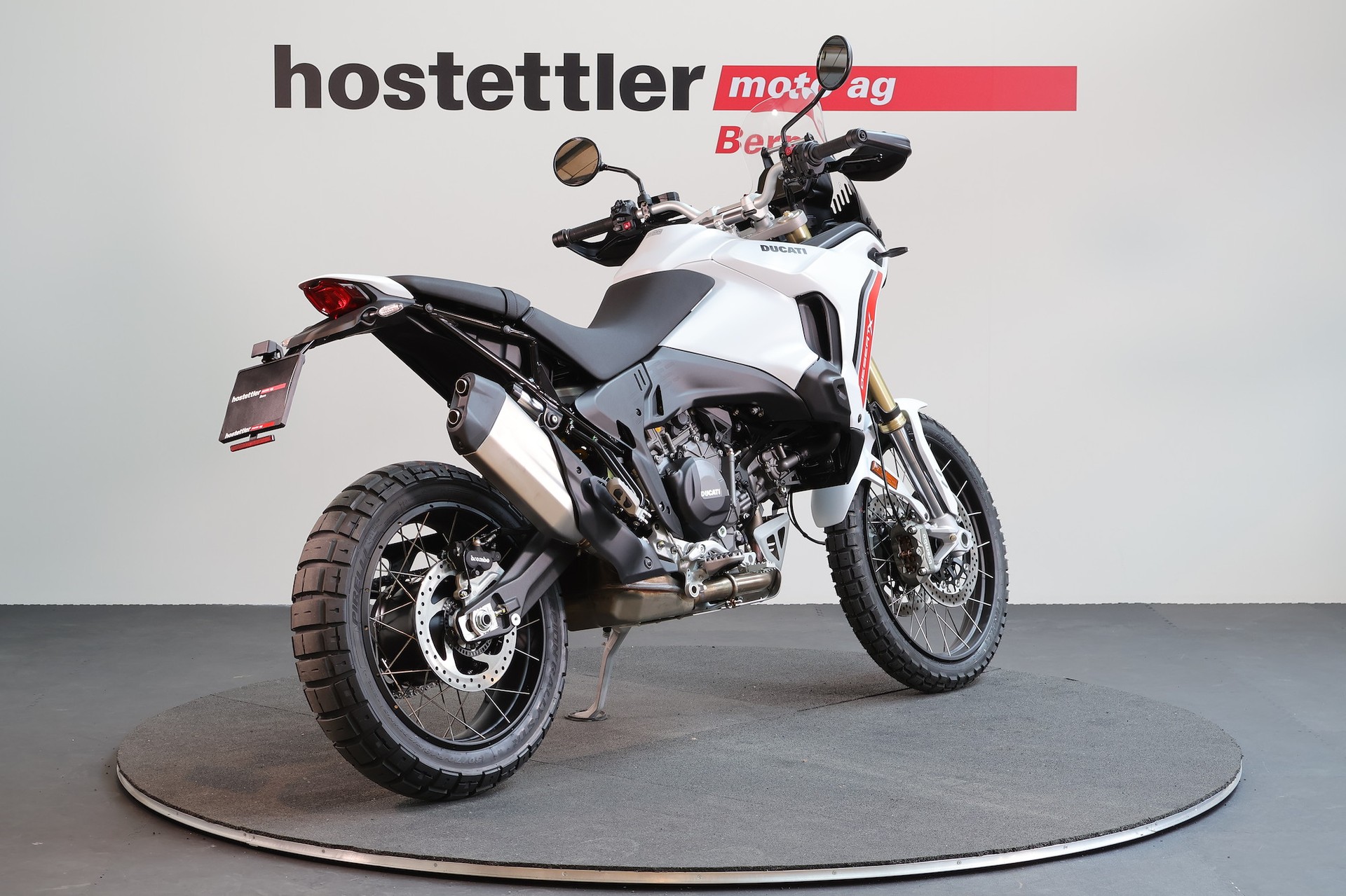 DUCATI Desert X-showroom-element-2