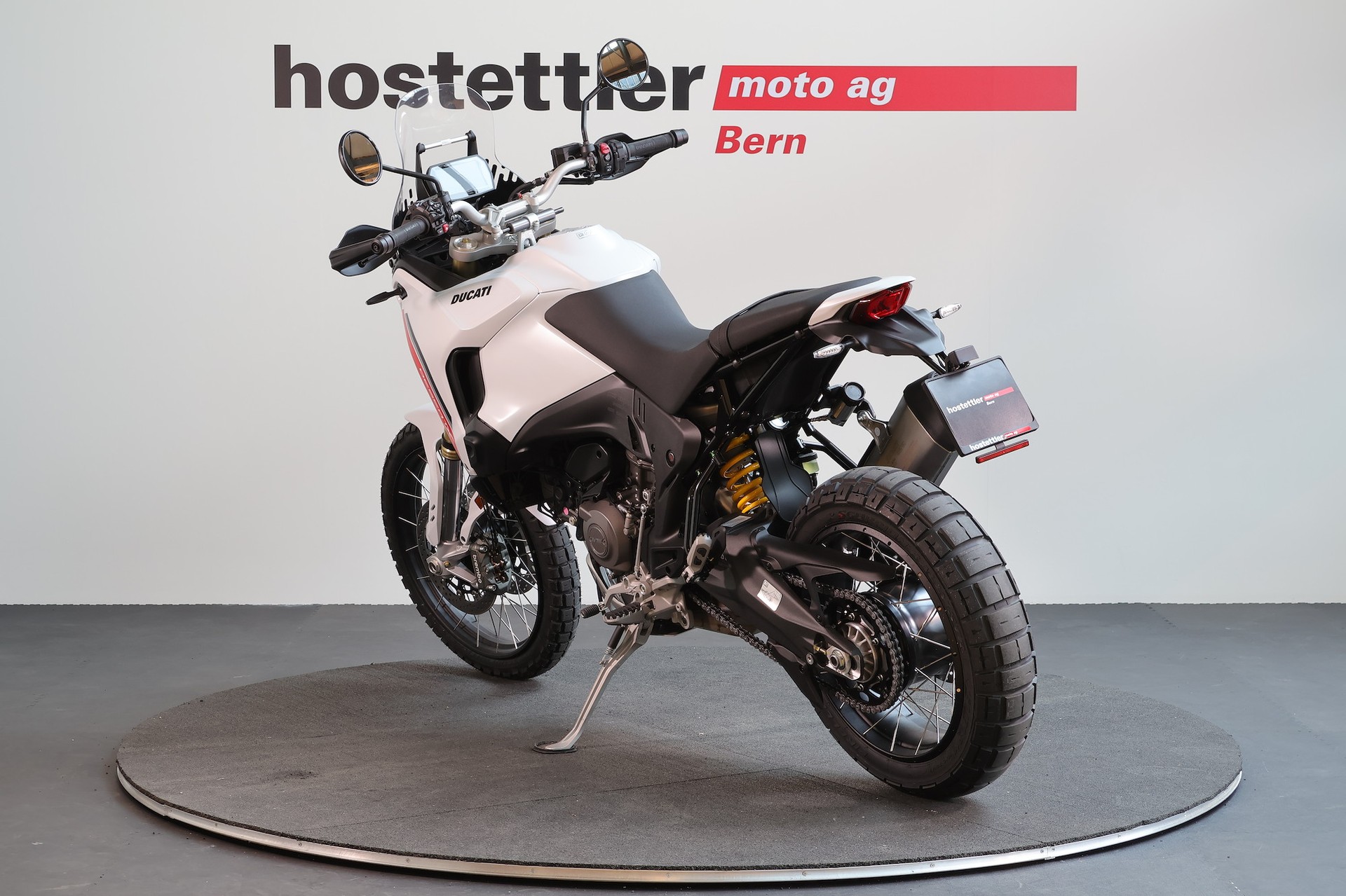 DUCATI Desert X-showroom-element-3