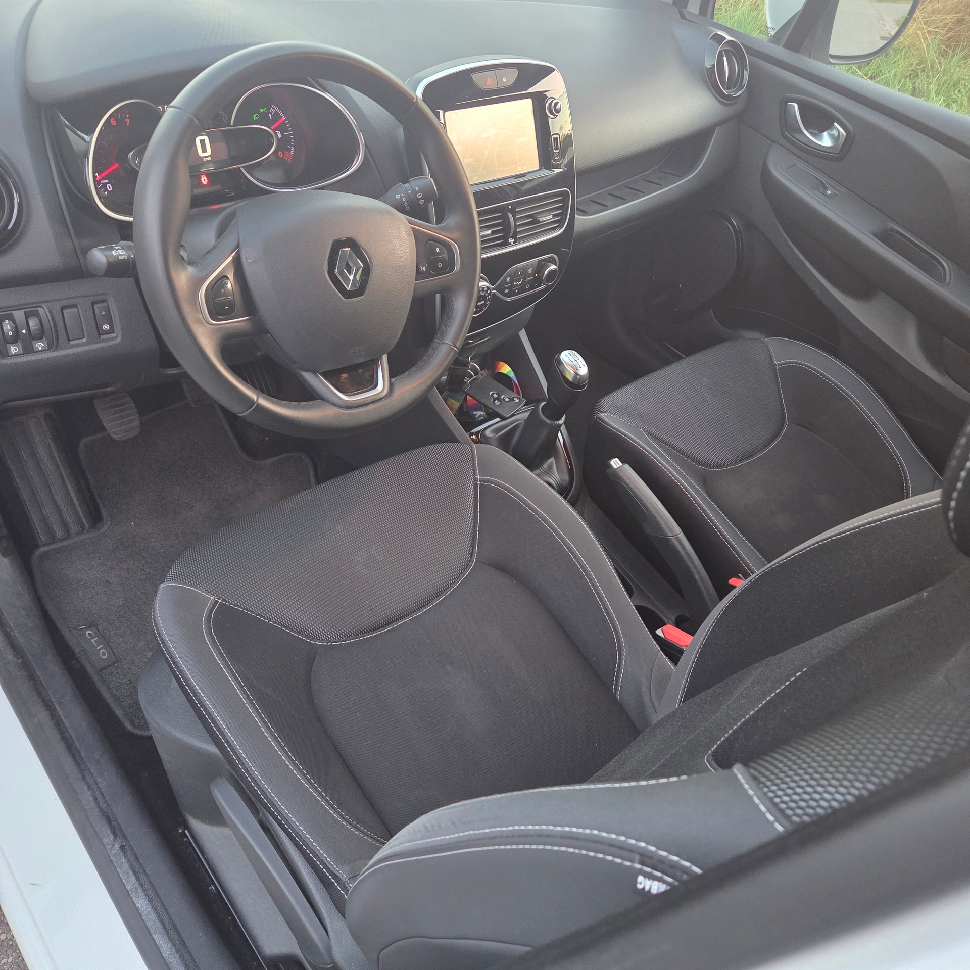 RENAULT Clio 0.9 12V Zen-image-10
