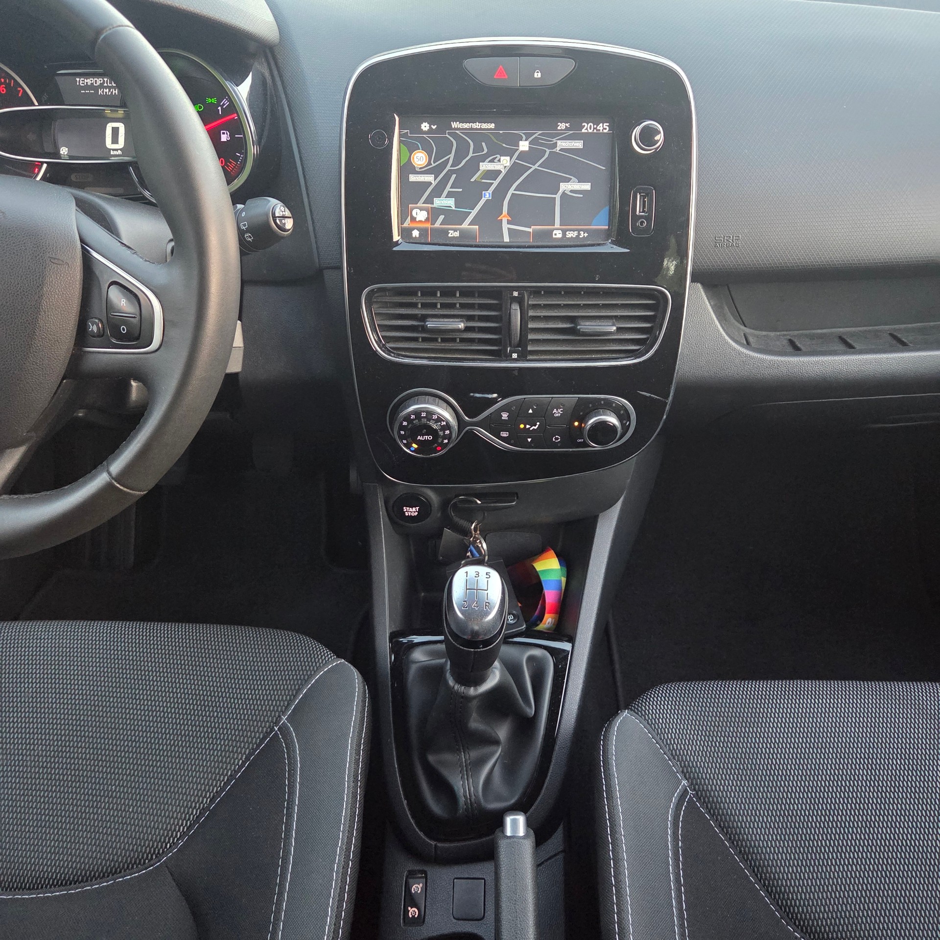 RENAULT Clio 0.9 12V Zen-image-12