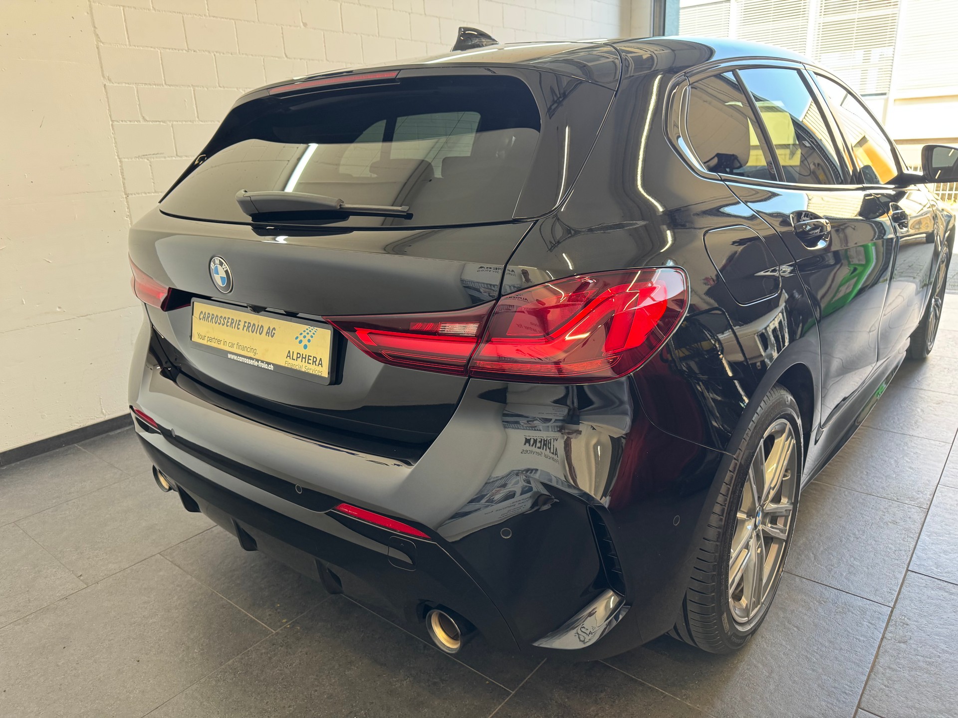 BMW 120i Pure M Sport Steptronic-image-5