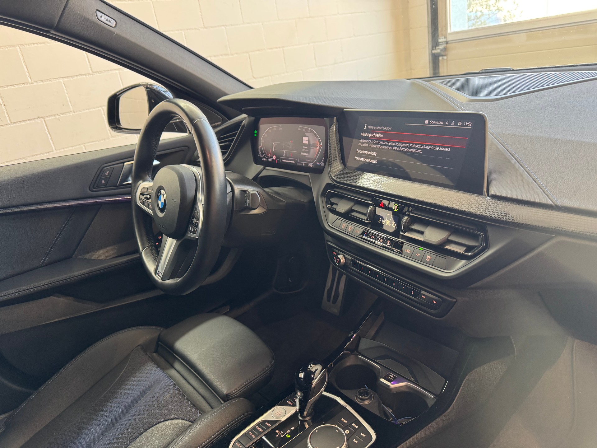 BMW 120i Pure M Sport Steptronic-image-7
