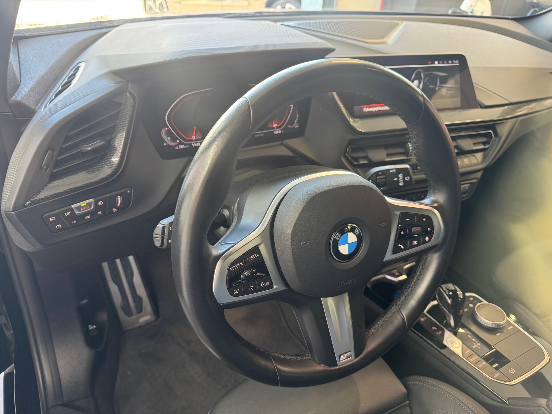 BMW 120i Pure M Sport Steptronic-image-6