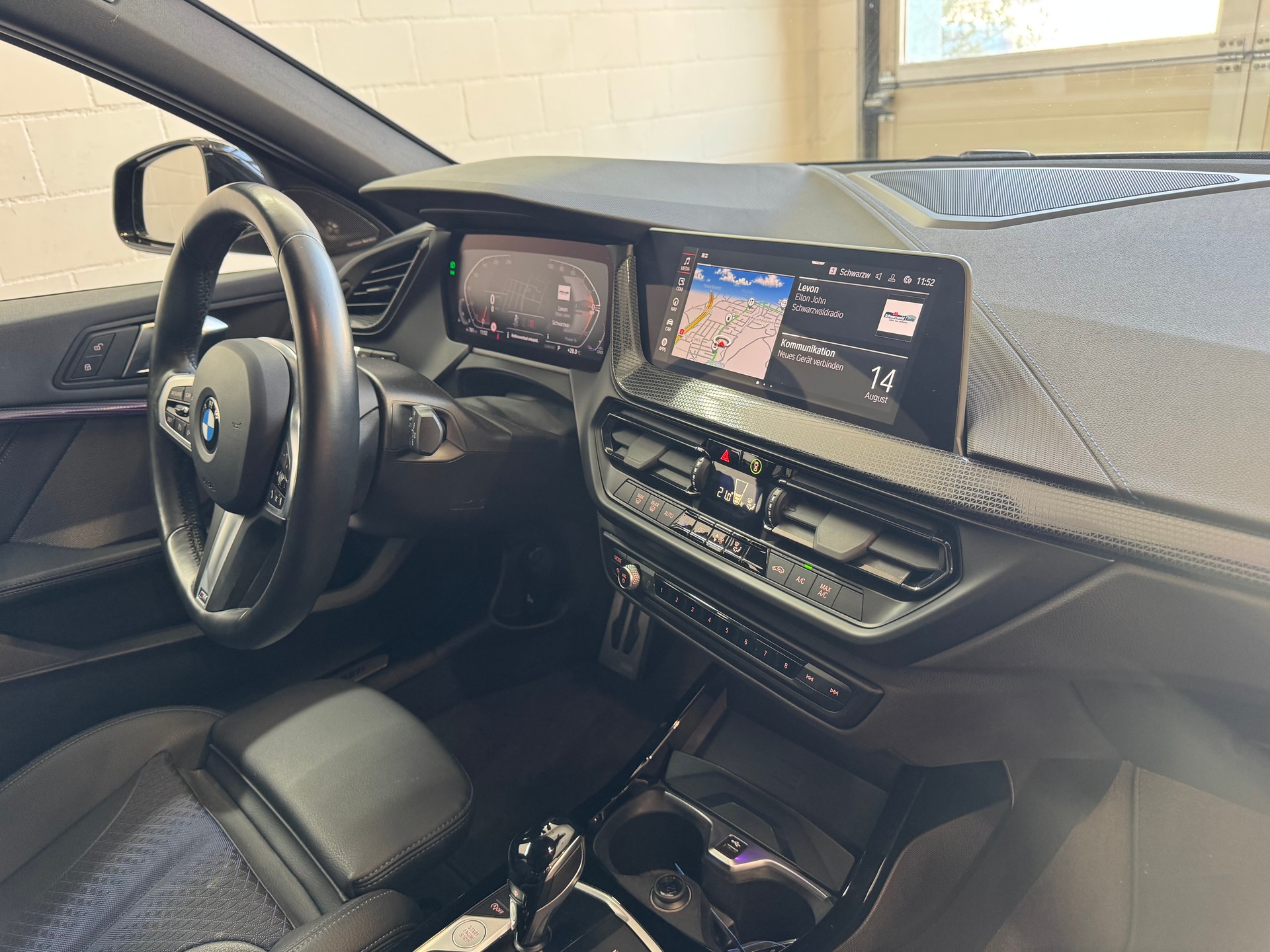 BMW 120i Pure M Sport Steptronic-image-8