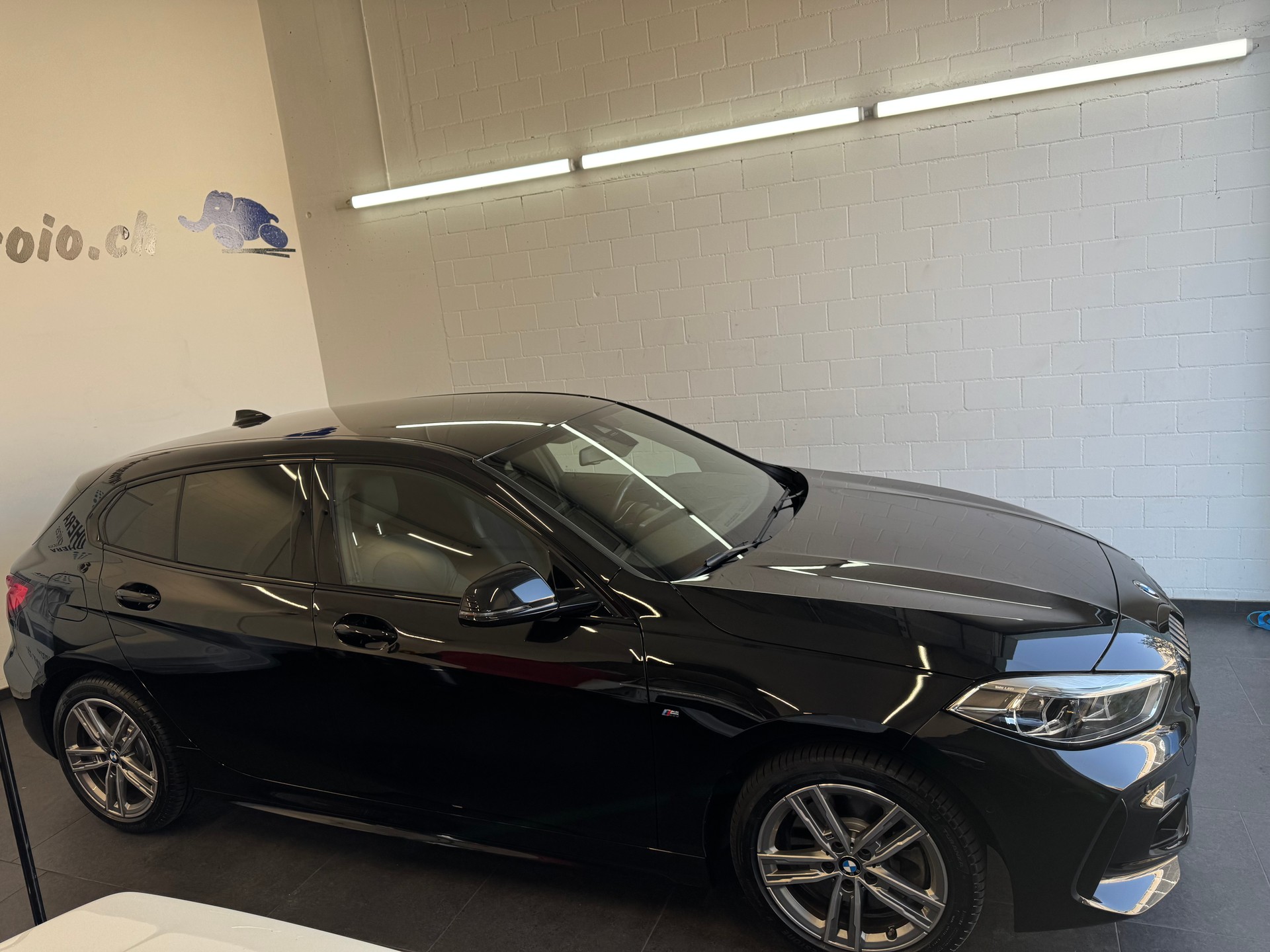 BMW 120i Pure M Sport Steptronic-image-4